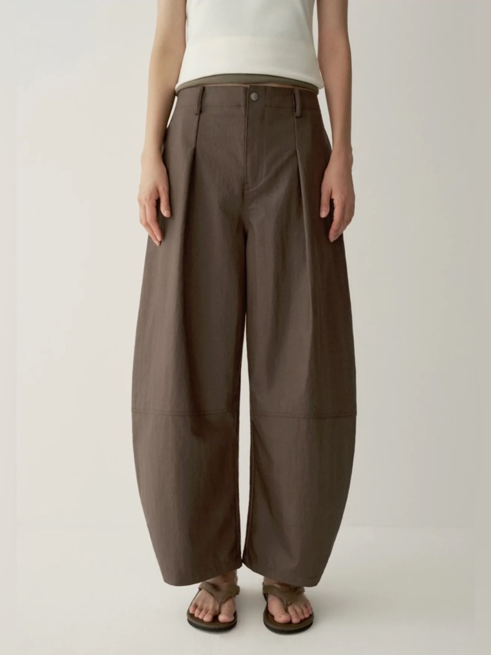 Insisfemme Coated Cropped Pants in Earth Brown